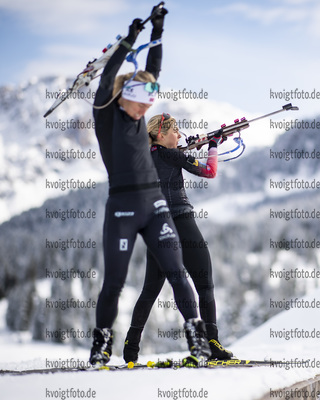 16.10.2020, xkvx, Biathlon Training - Passo di Lavaze, v.l. Tiril Kampenhaug Eckhoff (Norway) und Ingrid Landmark Tandrevold (Norway)  