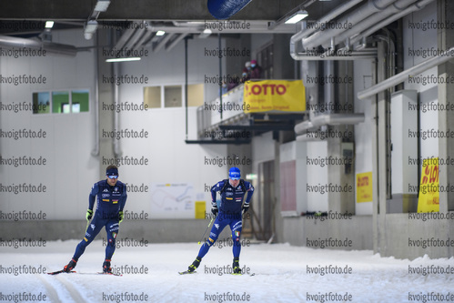 21.10.2020, xkvx, Biathlon Training Oberhof - Skihalle, v.l. Trainer Andrea Zattoni (Italy) und Lukas Hofer (Italy)