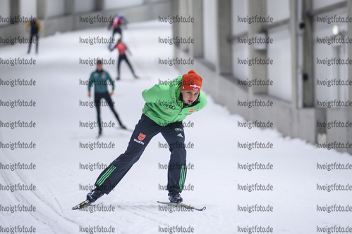 27.10.2020, xkvx, Wintersport - Biathlon Training Oberhof - Skihalle, v.l. Trainer Christoph Buettner