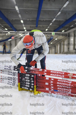 29.10.2020, xkvx, Wintersport - Biathlon Training Oberhof - Skihalle, v.l. Benedikt Doll (Germany) / Madshus Schuhe / Ski
