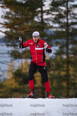 26.11.2020, xkvx, Biathlon IBU Weltcup Kontiolahti, Training Damen und Herren, v.l. Simon Eder (Austria) in aktion / in action competes