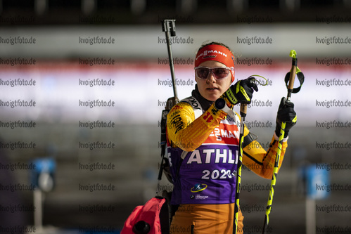 26.11.2020, xkvx, Biathlon IBU Weltcup Kontiolahti, Training Damen und Herren, v.l. Janina Hettich (Germany) schaut / looks on