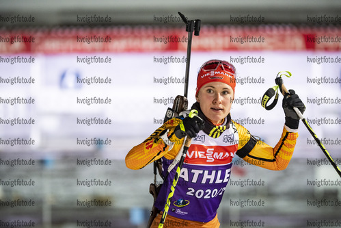 26.11.2020, xkvx, Biathlon IBU Weltcup Kontiolahti, Training Damen und Herren, v.l. Janina Hettich (Germany) schaut / looks on