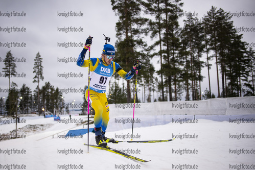 28.11.2020, xkvx, Biathlon IBU Weltcup Kontiolahti, Einzel Herren, v.l. Malte Stefansson (Sweden) in aktion / in action competes