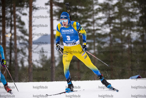 29.11.2020, xkvx, Biathlon IBU Weltcup Kontiolahti, Sprint Herren, v.l. Sebastian Samuelsson (Sweden) in aktion / in action competes