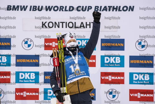 29.11.2020, xkvx, Biathlon IBU Weltcup Kontiolahti, Sprint Herren, v.l. Johannes Thingnes Boe (Norway) bei der Siegerehrung / at the medal ceremony