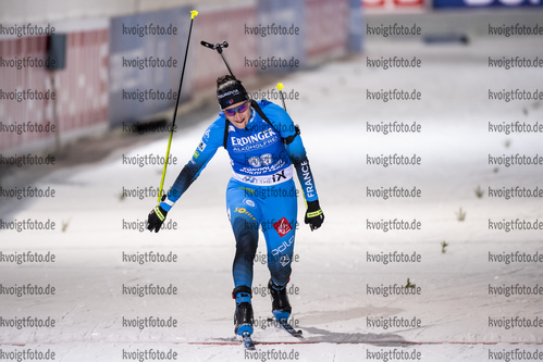 03.12.2020, xkvx, Biathlon IBU Weltcup Kontiolahti, Sprint Damen, v.l. Julia Simon (France) in aktion / in action competes