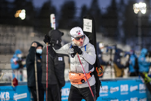 04.12.2020, xkvx, Biathlon IBU Weltcup Kontiolahti, Training Damen und Herren, v.l. Tarjei Boe (Norway) schaut / looks on
