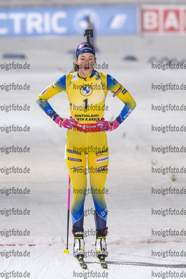 06.12.2020, xkvx, Biathlon IBU Weltcup Kontiolahti, Verfolgung Damen, v.l. Hanna Oeberg (Sweden) im Ziel / in the finish