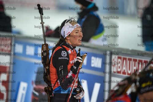 06.12.2020, xkvx, Biathlon IBU Weltcup Kontiolahti, Verfolgung Damen, v.l. Julia Schwaiger (Austria) im Ziel / in the finish