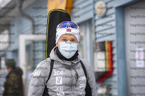 06.01.2022, xkvx, Biathlon IBU Weltcup Oberhof, Training Damen und Herren, v.l. Johannes Dale (Norway) schaut / looks on