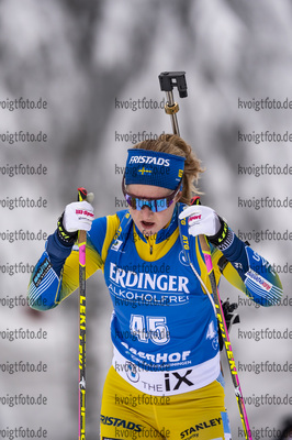 08.01.2020, xkvx, Biathlon IBU Weltcup Oberhof, Sprint Damen, v.l. Mona Brorsson (Sweden) in aktion / in action competes