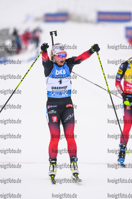 09.01.2020, xkvx, Biathlon IBU Weltcup Oberhof, Verfolgung Damen, v.l. Tiril Eckhoff (Norway) im Zielsprint / in the finish