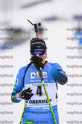09.01.2020, xkvx, Biathlon IBU Weltcup Oberhof, Verfolgung Damen, v.l. Julia Simon (France) im Ziel / in the finish