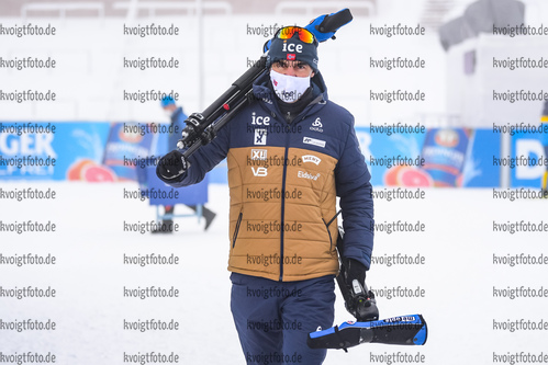 09.01.2020, xkvx, Biathlon IBU Weltcup Oberhof, Verfolgung Herren, v.l. Coach Siegfried Mazet (Norway)  / 