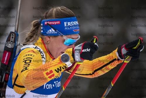 14.01.2020, xkvx, Biathlon IBU Weltcup Oberhof, Sprint Damen, v.l. Vanessa Hinz (Germany) in aktion / in action competes