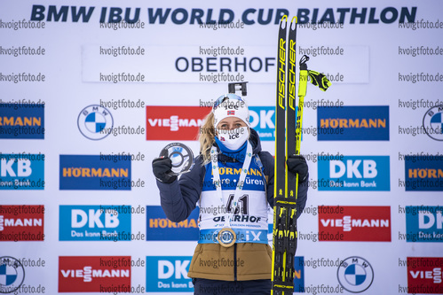 14.01.2020, xkvx, Biathlon IBU Weltcup Oberhof, Sprint Damen, v.l. Tiril Eckhoff (Norway) bei der Siegerehrung / at the medal ceremony