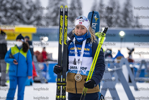 14.01.2020, xkvx, Biathlon IBU Weltcup Oberhof, Sprint Damen, v.l. Tiril Eckhoff (Norway) nach der Siegerehrung / after the medal ceremony