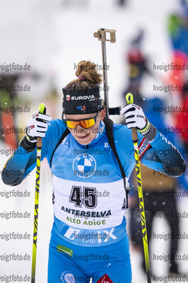 21.01.2021, xkvx, Biathlon IBU Weltcup Antholz, Einzel Damen, v.l. Justine Braisaz-Bouchet (France)  / 