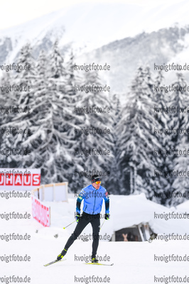 24.01.2021, xkvx, Biathlon IBU Weltcup Antholz, Massenstart Herren, v.l. Quentin Fillon Maillet (France)  / 