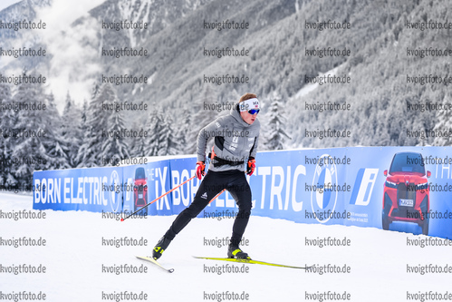 24.01.2021, xkvx, Biathlon IBU Weltcup Antholz, Massenstart Herren, v.l. Johannes Dale (Norway)  / 