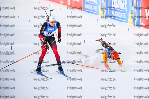 24.01.2021, xkvx, Biathlon IBU Weltcup Antholz, Massenstart Herren, v.l. Vetle Sjaastad Christiansen (Norway) und Arnd Peiffer (Germany)  / 