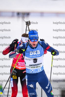 24.01.2021, xkvx, Biathlon IBU Weltcup Antholz, Massenstart Herren, v.l. Lukas Hofer (Italy)  / 
