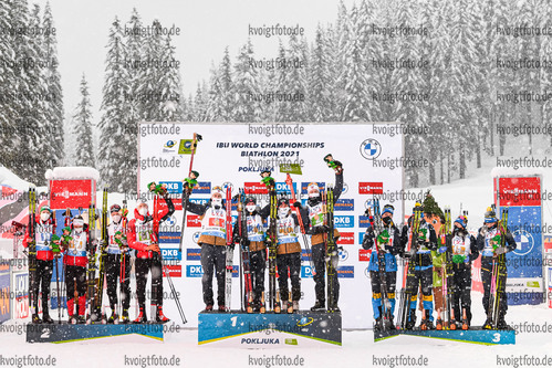 10.02.2021, xkvx, Biathlon IBU World Championships Pokljuka, Mixed Relay, v.l. Lisa Theresa Hauser (Austria), Dunja Zdouc (Austria), David Komatz (Austria) und Simon Eder (Austria), Sturla Holm Laegreid (Norway), Marte Olsbu Roeiseland (Norway), Tiril Eckhoff (Norway) und Johannes Thingnes Boe (Norway), Sebastian Samuelsson (Sweden), Martin Ponsiluoma (Sweden), Linn Persson (Sweden) und Hanna Oeberg (Sweden) bei der Siegerehrung / at the medal ceremony