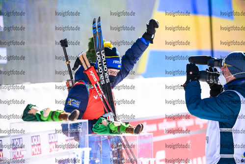14.02.2021, xkvx, Biathlon IBU World Championships Pokljuka, Verfolgung Herren, v.l. Sebastian Samuelsson (Sweden) bei der Siegerehrung / at the medal ceremony