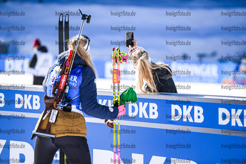 16.02.2021, xkvx, Biathlon IBU World Championships Pokljuka, Einzel Damen, v.l. Ingrid Landmark Tandrevold (Norway) und Tiril Eckhoff (Norway) bei der Siegerehrung / at the medal ceremony