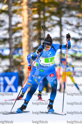 18.02.2021, xkvx, Biathlon IBU World Championships Pokljuka, Single Mixed Relay, v.l. Julia Simon (France) in aktion / in action competes