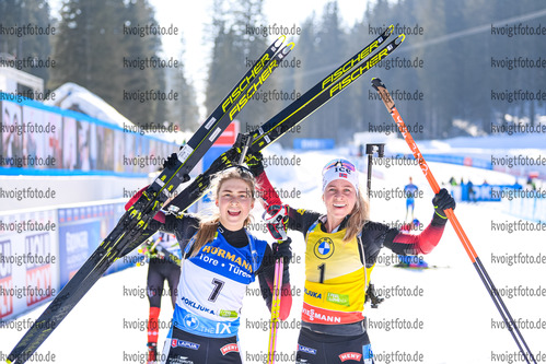 21.02.2021, xkvx, Biathlon IBU World Championships Pokljuka, Massenstart Damen, v.l. Ingrid Landmark Tandrevold (Norway) und Tiril Eckhoff (Norway) im Ziel / in the finish