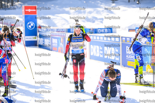 21.02.2021, xkvx, Biathlon IBU World Championships Pokljuka, Massenstart Damen, v.l. Marte Olsbu Roeiseland (Norway) im Ziel / in the finish