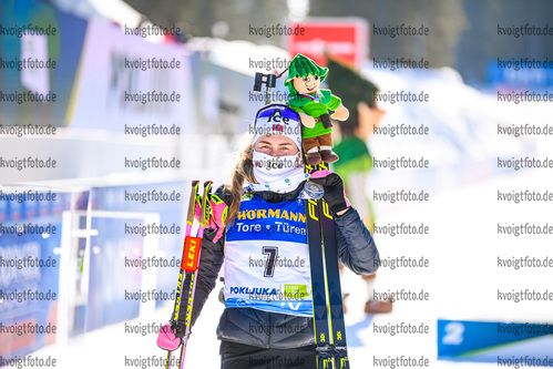 21.02.2021, xkvx, Biathlon IBU World Championships Pokljuka, Massenstart Damen, v.l. Ingrid Landmark Tandrevold (Norway) bei der Siegerehrung / at the medal ceremony