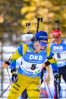 21.02.2021, xkvx, Biathlon IBU World Championships Pokljuka, Massenstart Herren, v.l. Sebastian Samuelsson (Sweden) in aktion / in action competes