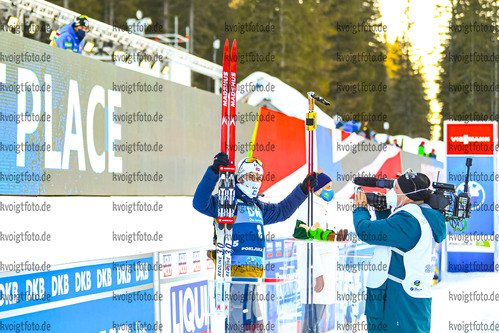 21.02.2021, xkvx, Biathlon IBU World Championships Pokljuka, Massenstart Herren, v.l. Sturla Holm Laegreid (Norway) bei der Siegerehrung / at the medal ceremony