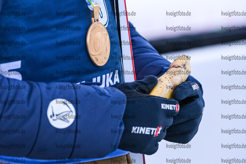 21.02.2021, xkvx, Biathlon IBU World Championships Pokljuka, Massenstart Herren, v.l. Sturla Holm Laegreid (Norway) nach der Siegerehrung / after the medal ceremony