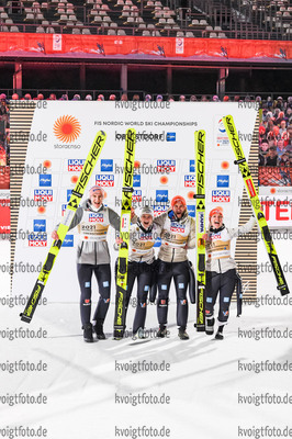 28.02.2021, xkvx, Nordic World Championships Oberstdorf, v.l. Karl Geiger (Germany), Anna Rupprecht (Germany), Markus Eisenbichler (Germany) und Katharina Althaus (Germany)  / 