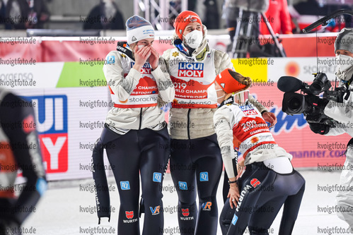 28.02.2021, xkvx, Nordic World Championships Oberstdorf, v.l. Anna Rupprecht (Germany), Markus Eisenbichler (Germany) und Katharina Althaus (Germany)  / 