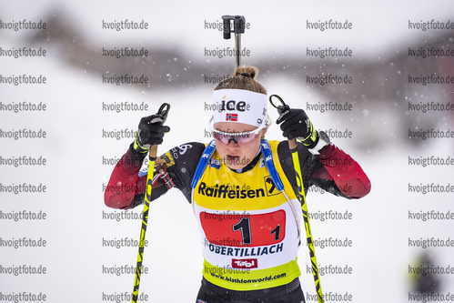 14.03.2020, xkvx, Biathlon IBU Cup Obertilliach, Single-Mixed-Staffel, v.l. Karoline Erdal (Norway)  / 