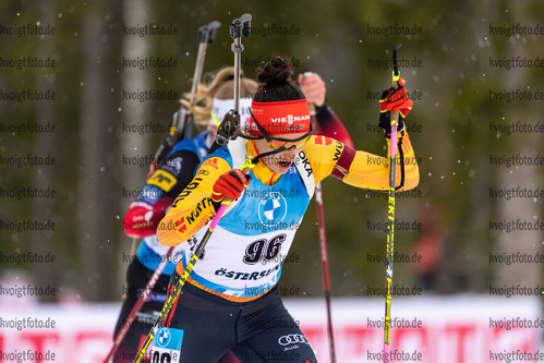19.03.2021, xkvx, Biathlon IBU World Cup Oestersund, Sprint Damen, v.l. Juliane Fruehwirt (Germany) in aktion / in action competes