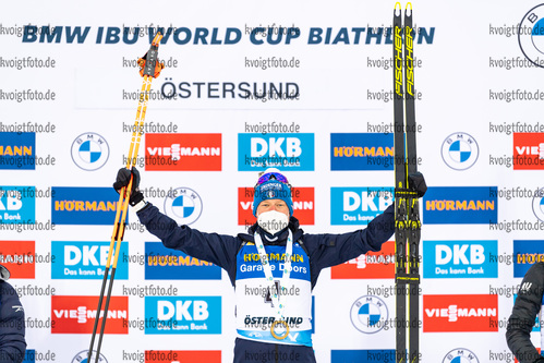 19.03.2021, xkvx, Biathlon IBU World Cup Oestersund, Sprint Herren, v.l. Lukas Hofer (Italy) bei der Siegerehrung / at the medal ceremony