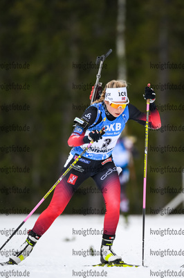 20.03.2021, xkvx, Biathlon IBU World Cup Oestersund, Verfolgung Damen, v.l. Ingrid Landmark Tandrevold (Norway) in aktion / in action competes