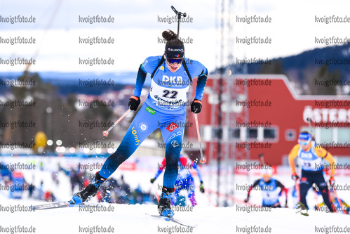 20.03.2021, xkvx, Biathlon IBU World Cup Oestersund, Verfolgung Damen, v.l. Julia Simon (France) in aktion / in action competes