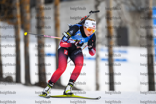 21.03.2021, xkvx, Biathlon IBU World Cup Oestersund, Massenstart Damen, v.l. Ingrid Landmark Tandrevold (Norway) in aktion / in action competes