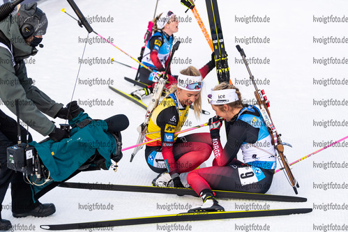 21.03.2021, xkvx, Biathlon IBU World Cup Oestersund, Massenstart Damen, v.l. Tiril Eckhoff (Norway) und Ingrid Landmark Tandrevold (Norway) im Ziel / in the finish
