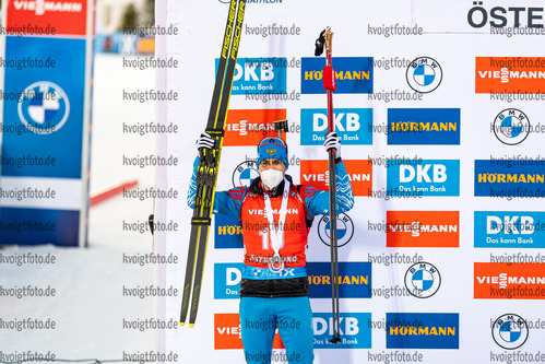 21.03.2021, xkvx, Biathlon IBU World Cup Oestersund, Massenstart Herren, v.l. Eduard Latypov (Russia) bei der Siegerehrung / at the medal ceremony