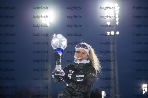 21.03.2021, xkvx, Biathlon IBU World Cup Oestersund, Globes Norway, v.l. Tiril Eckhoff (Norway) mit dem Pokal fuer die Gesamtwertung / with the globe for the overall score
