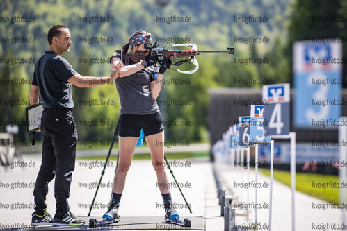 02.06.2021, xkvx, Biathlon Training Ruhpolding, v.l. Trainer Ruediger „Rudi“ Schoellmann (Zoll), Vanessa Voigt (Germany) in aktion am Schiessstand at the shooting range