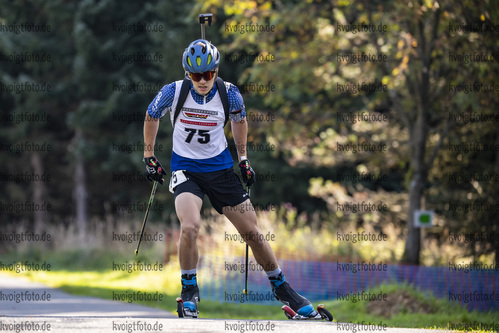01.10.2021, xkvx, Biathlon, Deutschlandpokal Altenberg, Sprint - maennlich, v.l. Noah Schuettler (Germany)